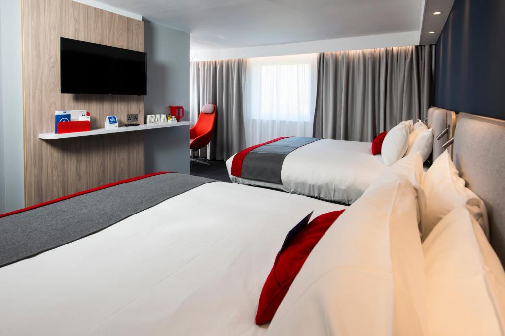 Holiday Inn Express Portsmouth – North, an IHG Hotel - Standard Double Room With Two Double Beds