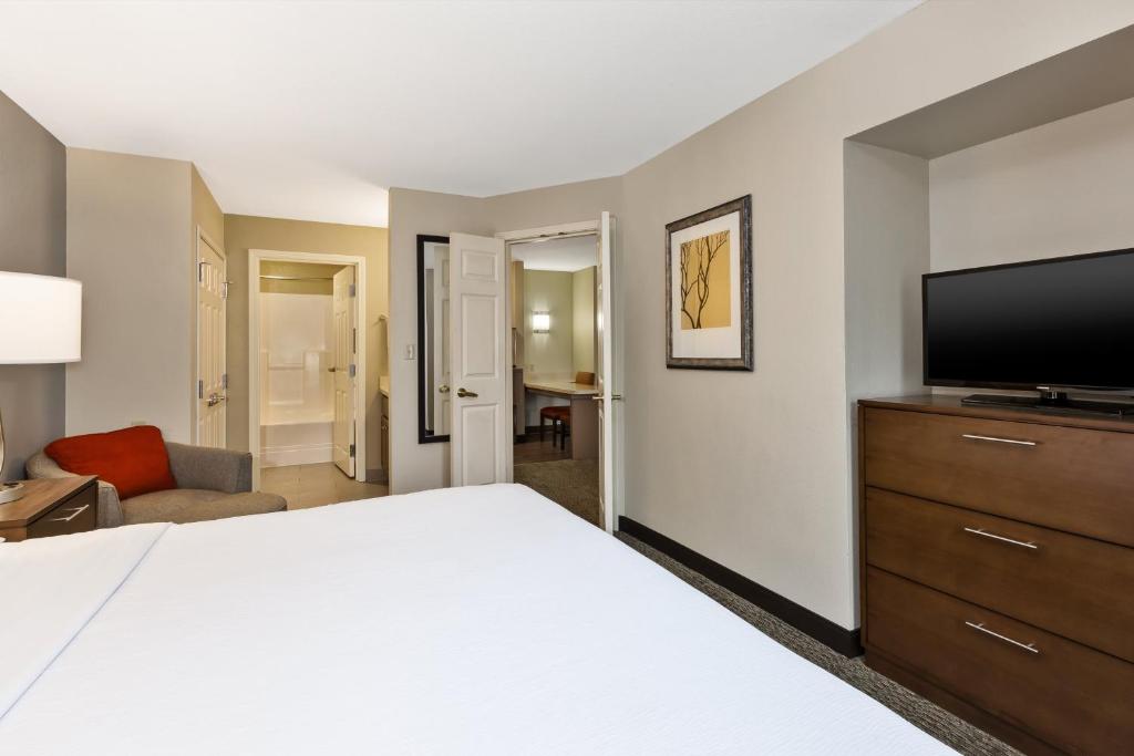 Staybridge Suites Kalamazoo by IHG photo