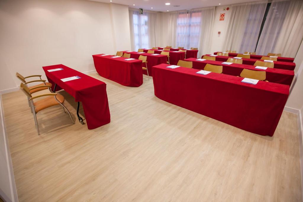 Konferenční prostory v ubytování Holiday Inn Express Ciudad de las Ciencias by IHG