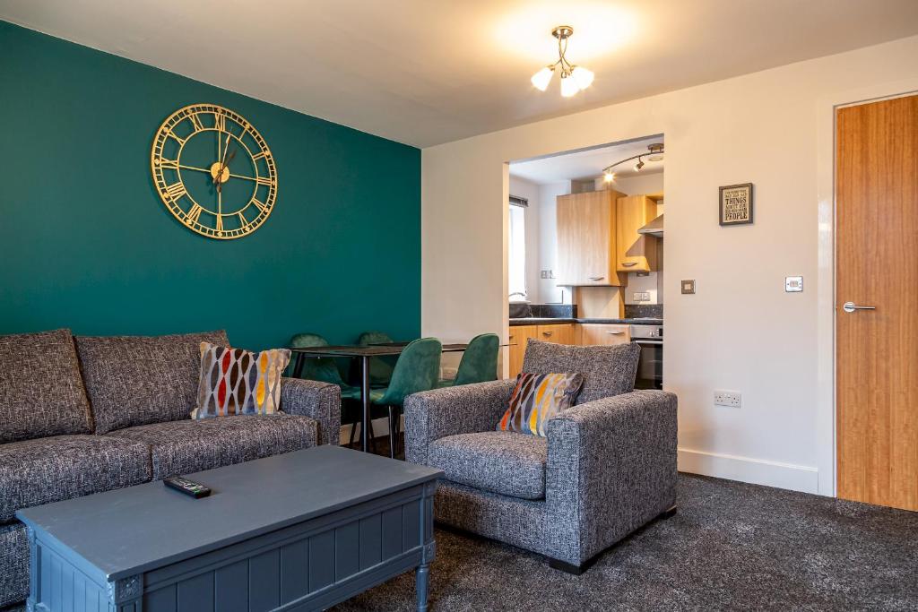 Luxury 2 Bed Central Apartment Parking & Balcony