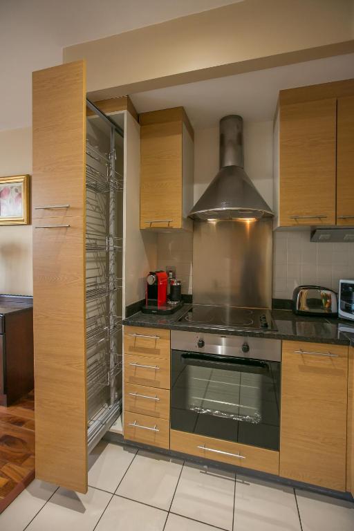 Kuchyň nebo kuchyňský kout v ubytování Grand Canal Square Apartments