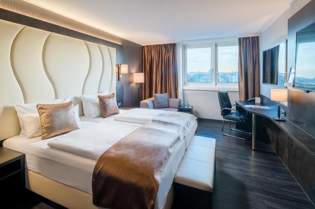 Postel nebo postele na pokoji v ubytování Best Western Plus Plaza Hotel Darmstadt