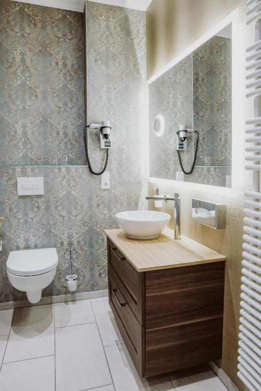 THE GATE GARDEN Hotel - 12