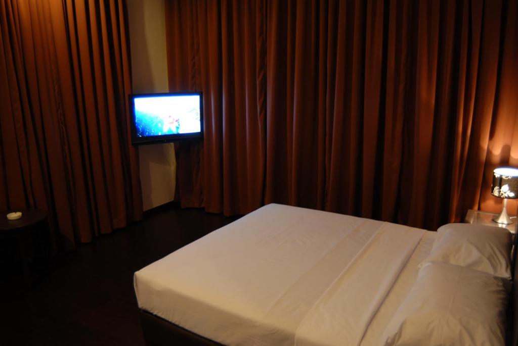 TV a/nebo společenská místnost v ubytování Manja Hotel
