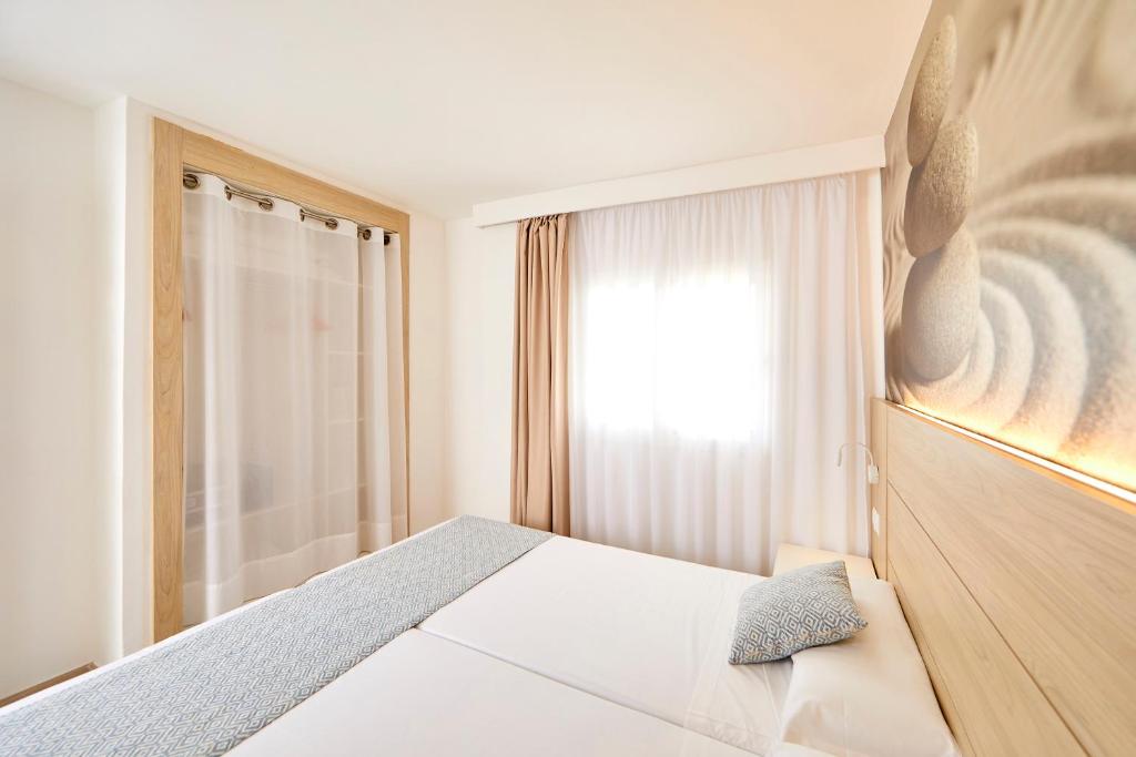 Sun Beach - One-Bedroom Apartment With Sea View