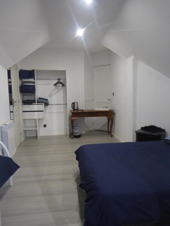 Chambre triple spacieuse pour 3 Adultes avec terrasse privée - Proche Disneyland Paris - Habitación Triple Con Baño Privado