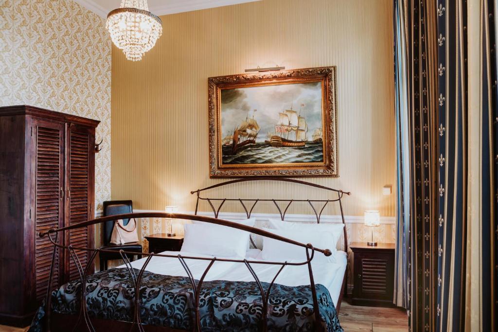 THE GATE GARDEN Hotel - 11