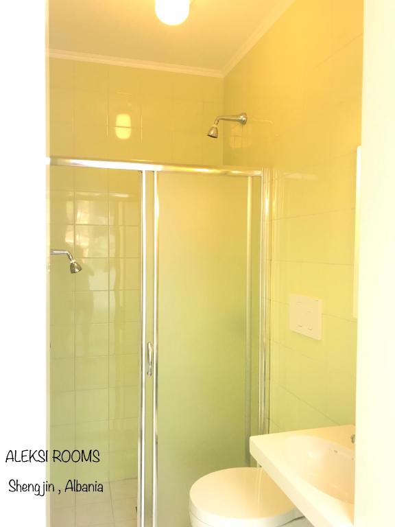 Koupelna v ubytování Aleksi rooms