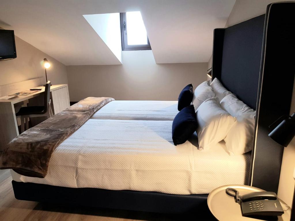 Postel nebo postele na pokoji v ubytování Hotel Maria Cristina