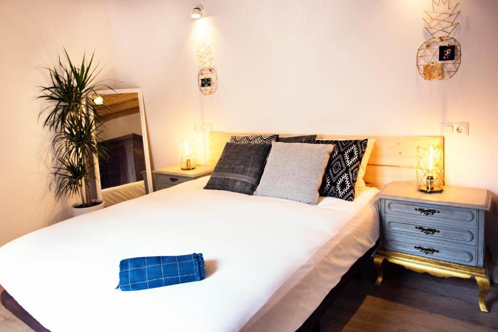 A bed or beds in a room at Nordic City Center
