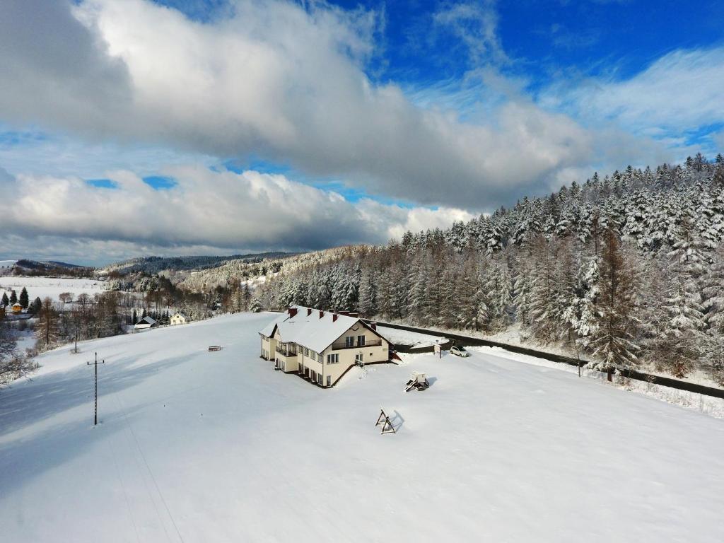 Dwór i Dworek Leszczowate Wellness & Spa v zime