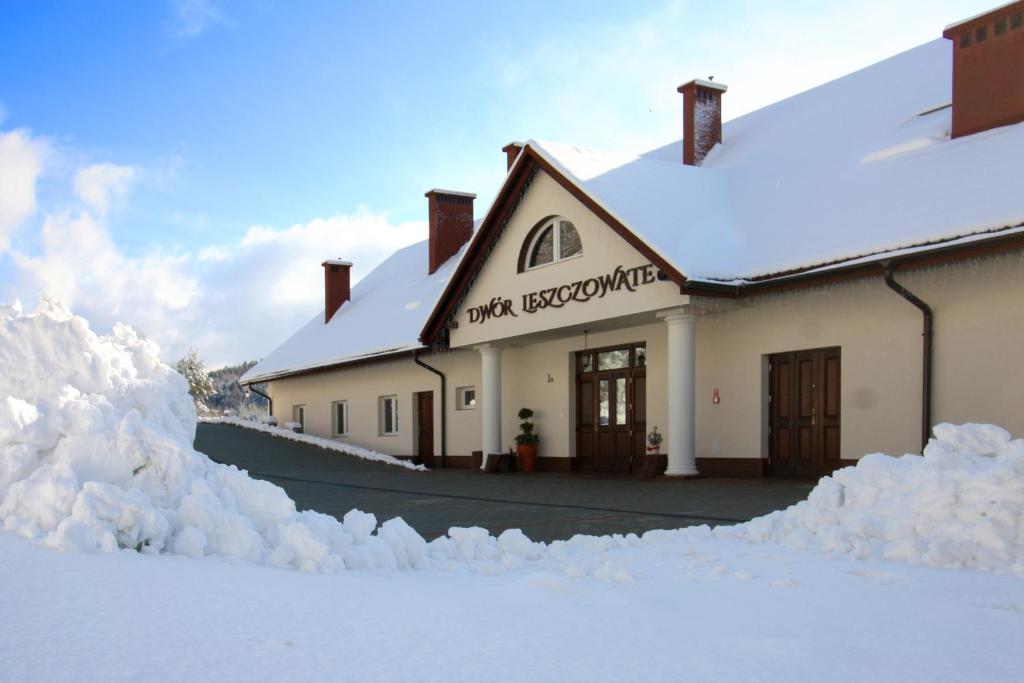 Dwór i Dworek Leszczowate Wellness & Spa v zime