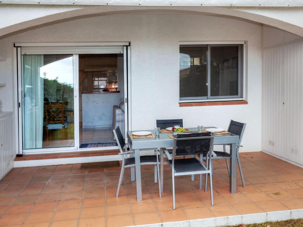 Patio nebo venkovní prostory v ubytování Holiday Home Trebol Blanco by Interhome