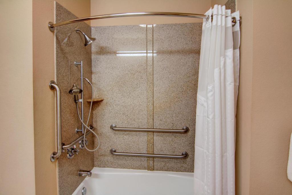 Holiday Inn Express Hotel & Suites Paris by IHG - King Room - Hearing Accessible/Non-Smoking