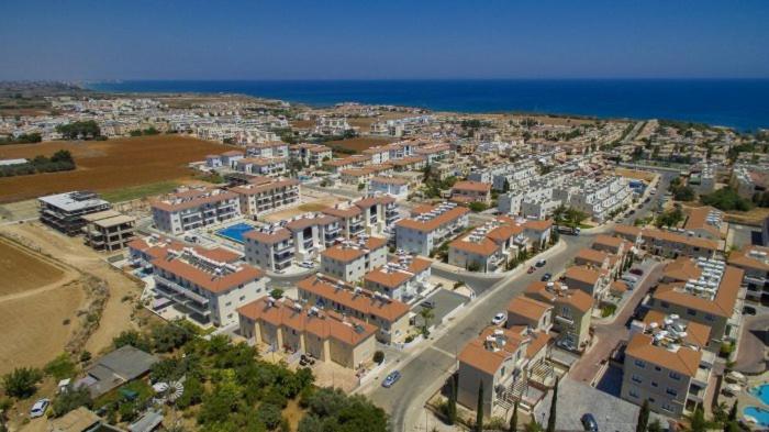 Nespecifikovaný výhled na destinaci Protaras nebo výhled na město při pohledu z apartmánu