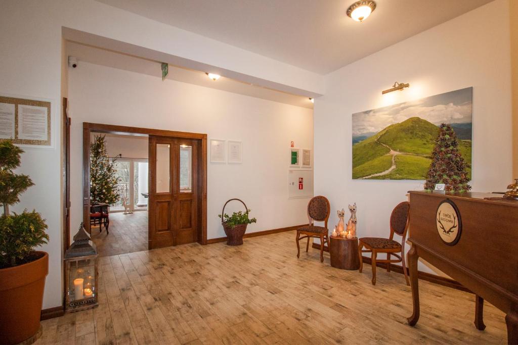 Posedenie v ubytovaní Dwór i Dworek Leszczowate Wellness & Spa