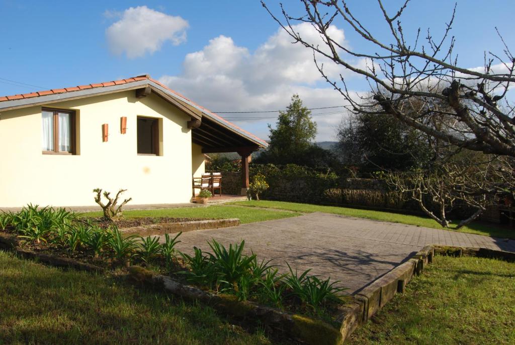 Ogród w obiekcie Apartamentos El Perujo