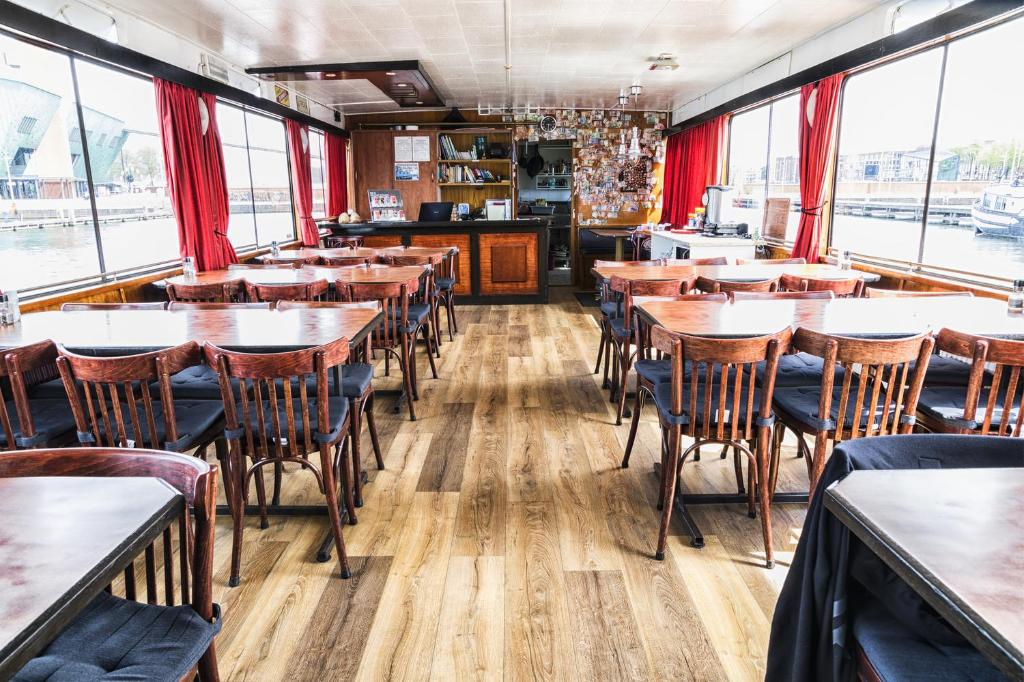 Un restaurante u otro lugar para comer en Amice