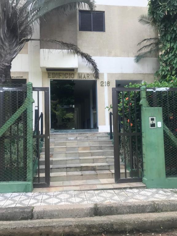  Apartamento Praia Enseada- Perto da praia - Edificio Marina