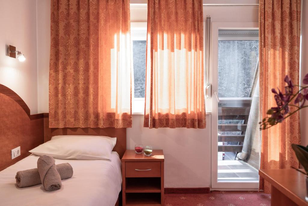 Postel nebo postele na pokoji v ubytování Hotel Medno