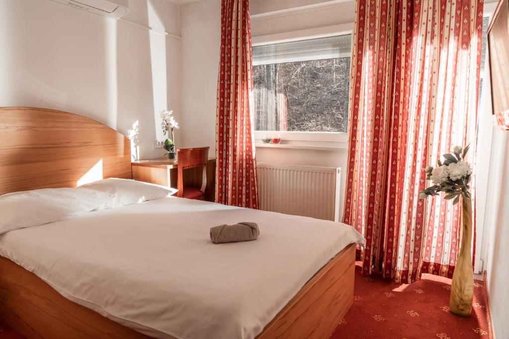 Postel nebo postele na pokoji v ubytování Hotel Medno