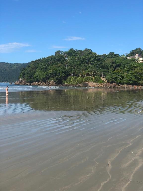  Apartamento Praia Enseada- Perto da praia - Edificio Marina