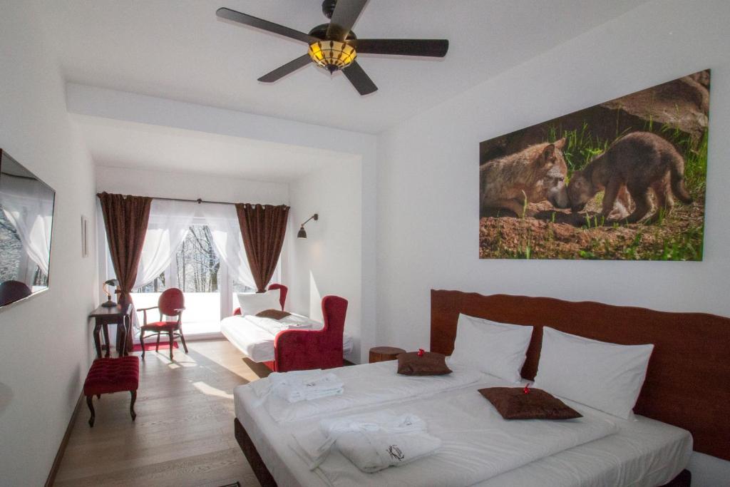 Posteľ alebo postele v izbe v ubytovaní Dwór i Dworek Leszczowate Wellness & Spa