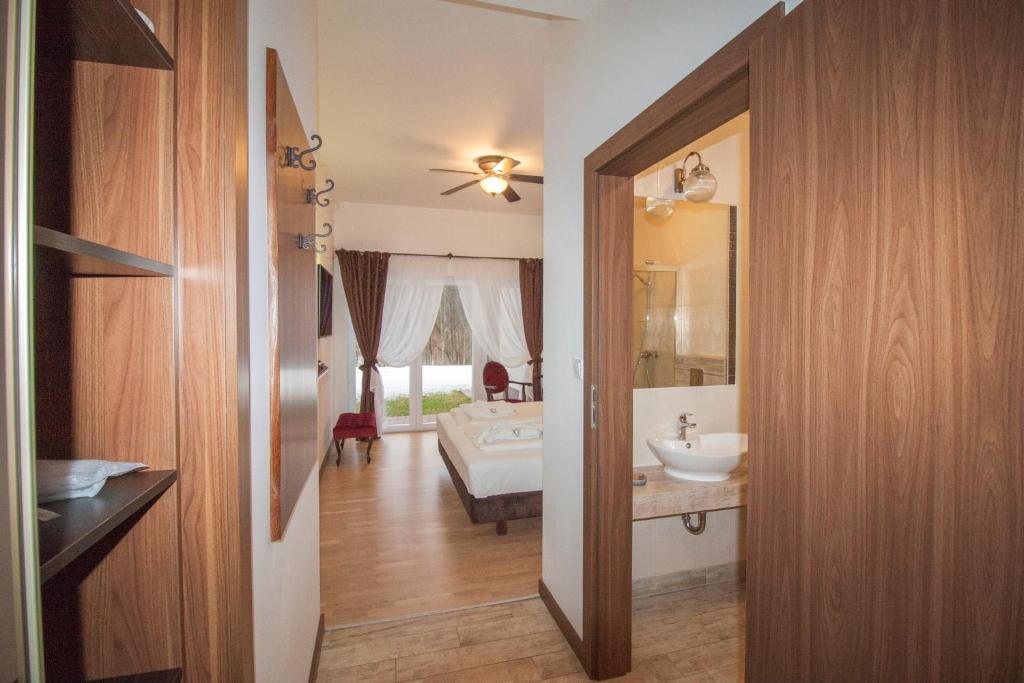 Kúpeľňa v ubytovaní Dwór i Dworek Leszczowate Wellness & Spa
