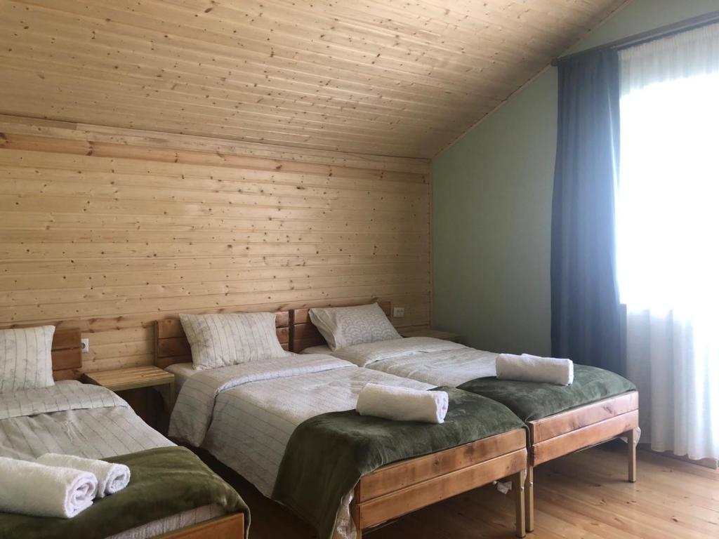 Postel nebo postele na pokoji v ubytování Cozy Place in Kazbegi