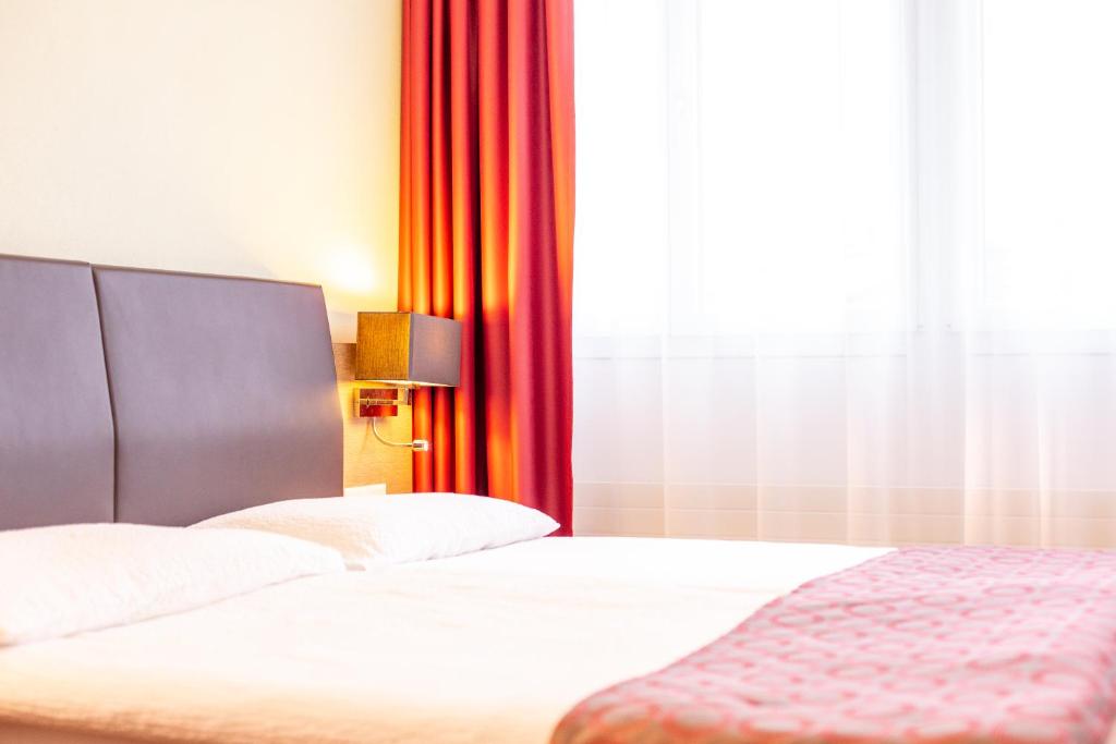 Postel nebo postele na pokoji v ubytování Hotel Alexander