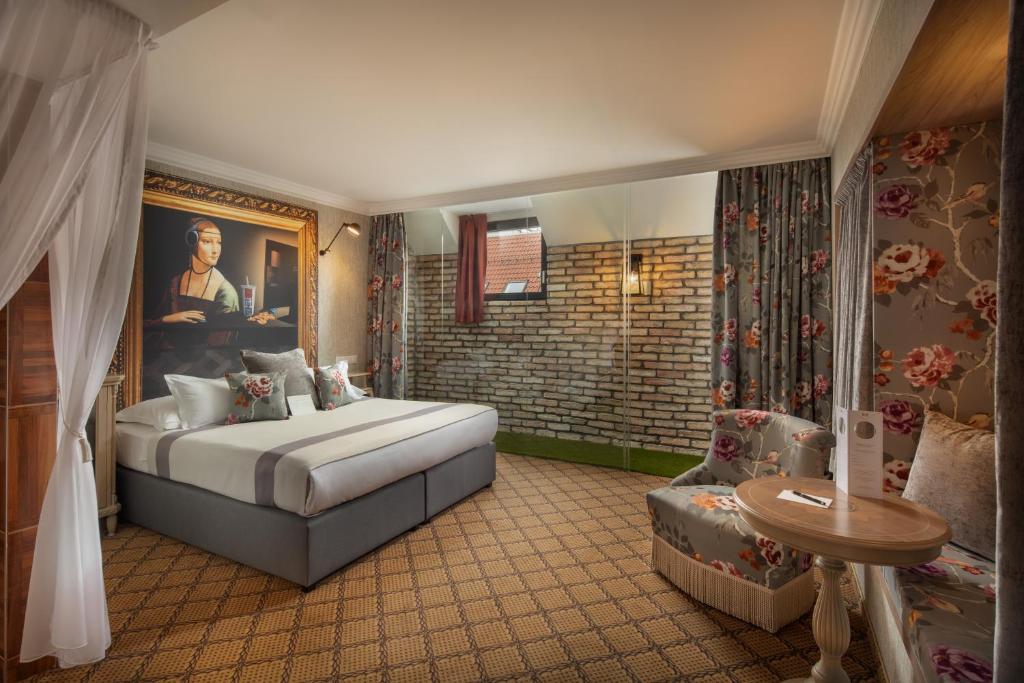 Postel nebo postele na pokoji v ubytování Mystery Hotel Budapest, Preferred Hotels & Resorts