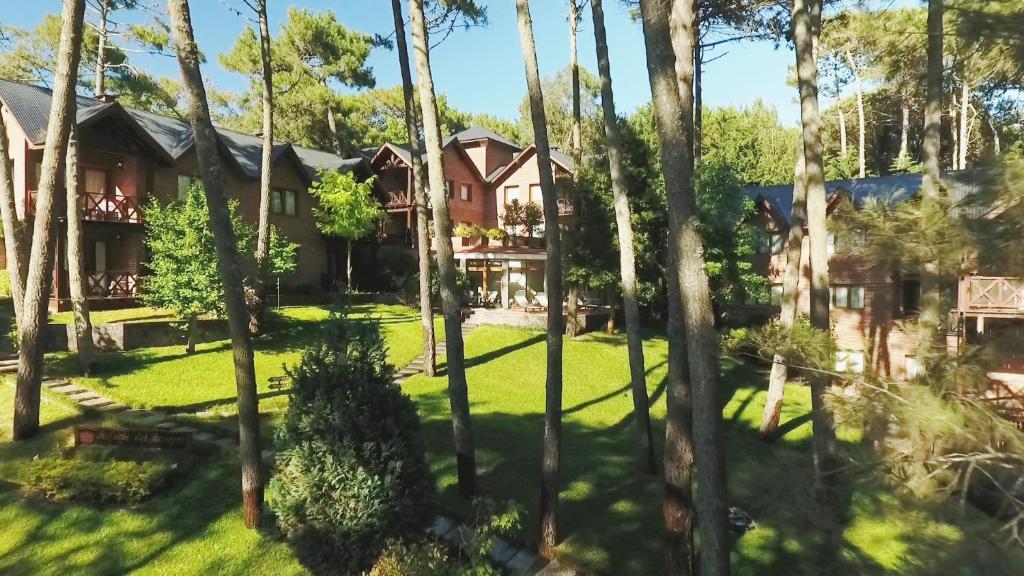 an aerial view of a house with trees at Refugio del Bosque in Carilo