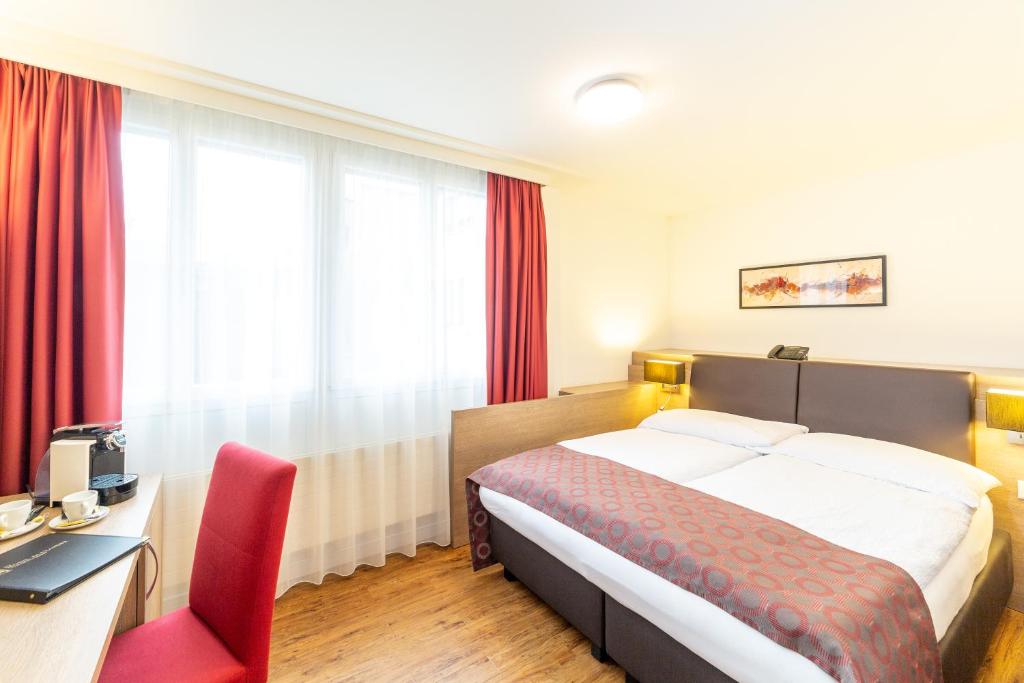 Postel nebo postele na pokoji v ubytování Hotel Alexander