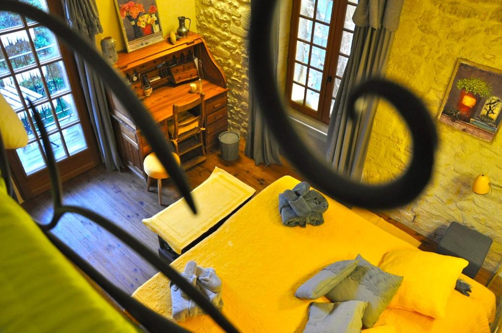 an overhead view of a bedroom with a yellow bed at La Maisonnette romantique in Uzès