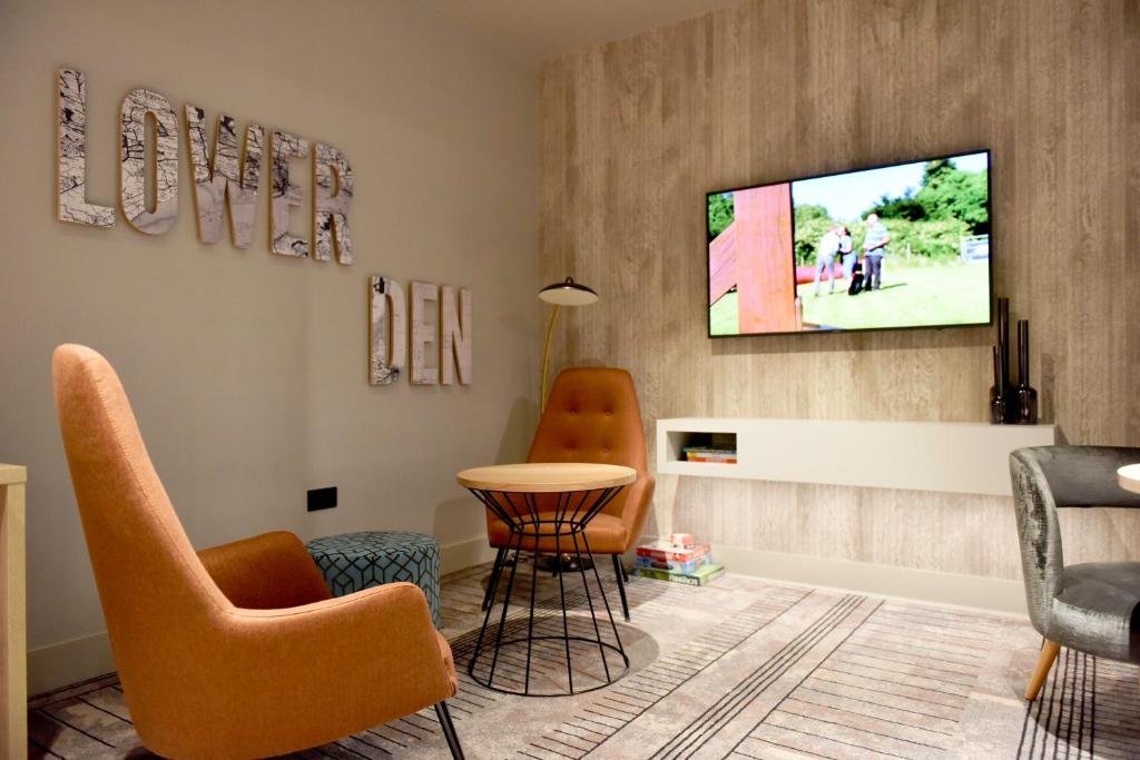 TV a/nebo společenská místnost v ubytování Staybridge Suites - Dundee by IHG