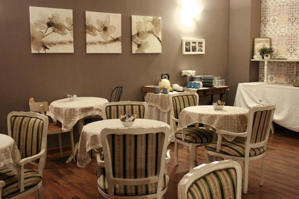A seating area at Ankon Hotel