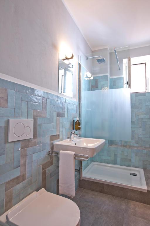 
Double Room with Balcony and Shared Bathroom
