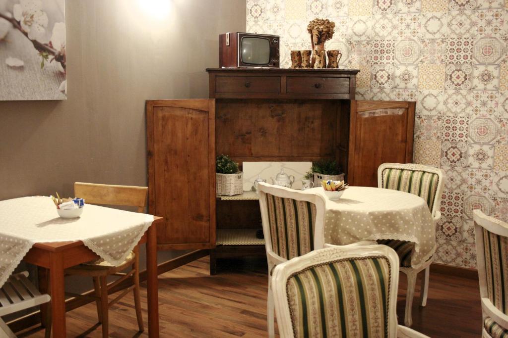 A restaurant or other place to eat at Ankon Hotel