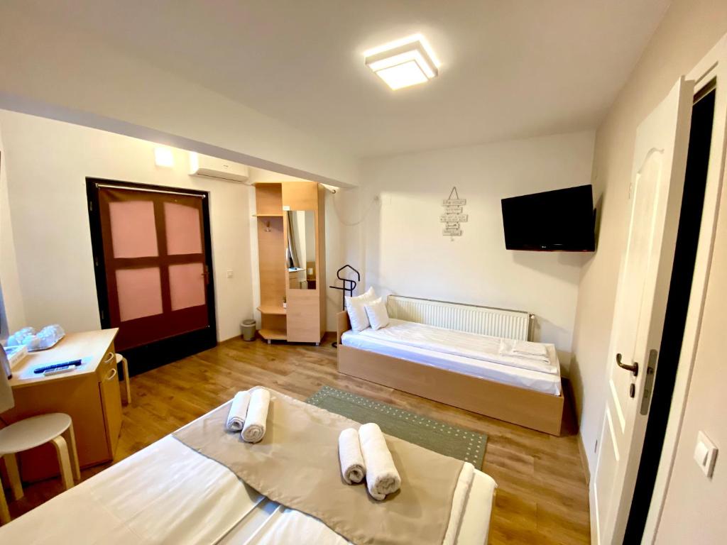 Cristi's Rooms - Pensiune - Triple Chambre