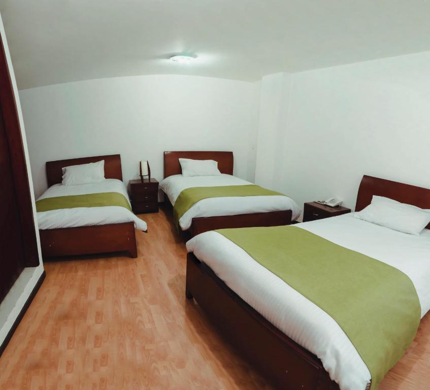 Postel nebo postele na pokoji v ubytování Nogal Suite Hotel Pasto