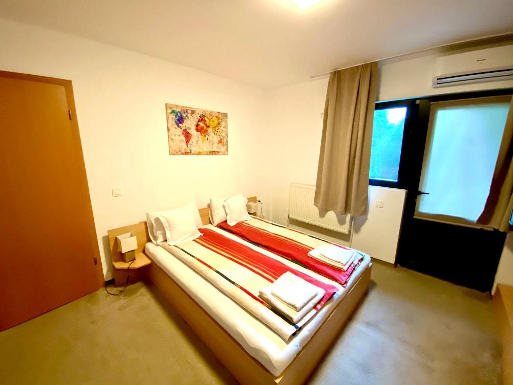 Cristi's Rooms - Pensiune - Chambre Double Avec Salle De Bain Privée