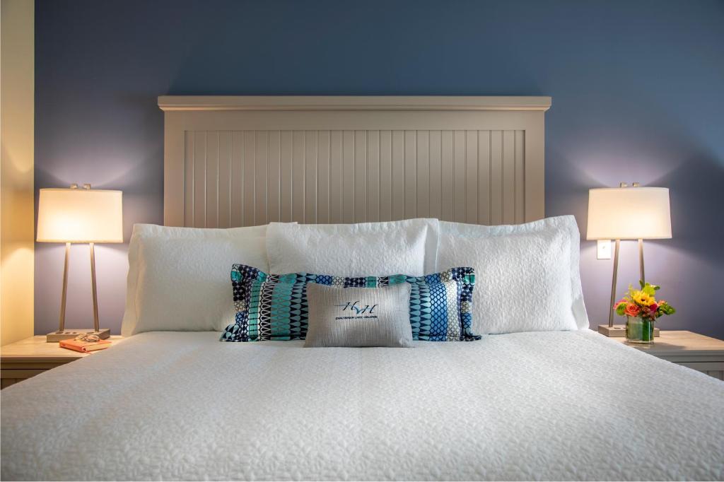 Chautauqua Harbor Hotel - Jamestown - Salle Royale Avec Douche Enroulée - Accès Pour Handicap
