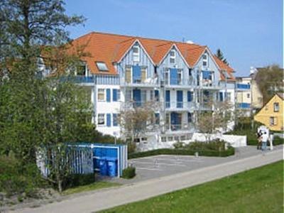 a large apartment building in a residential neighborhood at Stromstr_2 _Boddenblick_ Whg_26 in Zingst