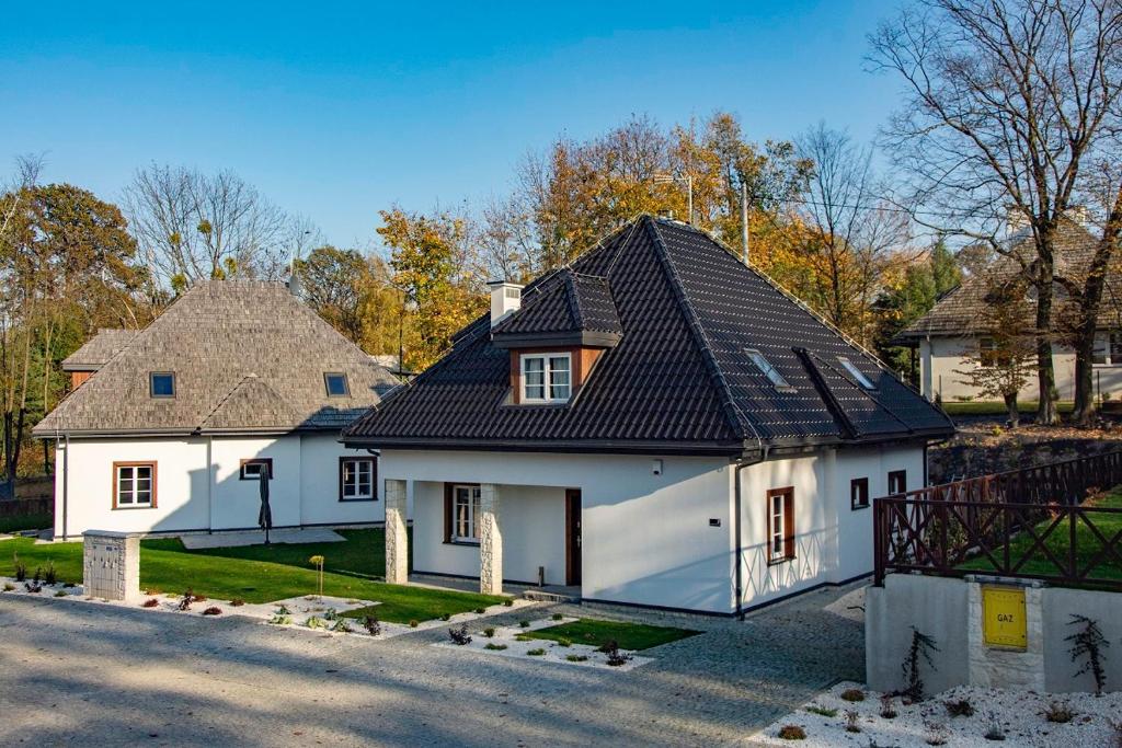 カジミエシュ・ドルニにあるZamkowe Wzgórze Dom nr 7 Kazimierz Dolny, Góryの黒屋根白屋根