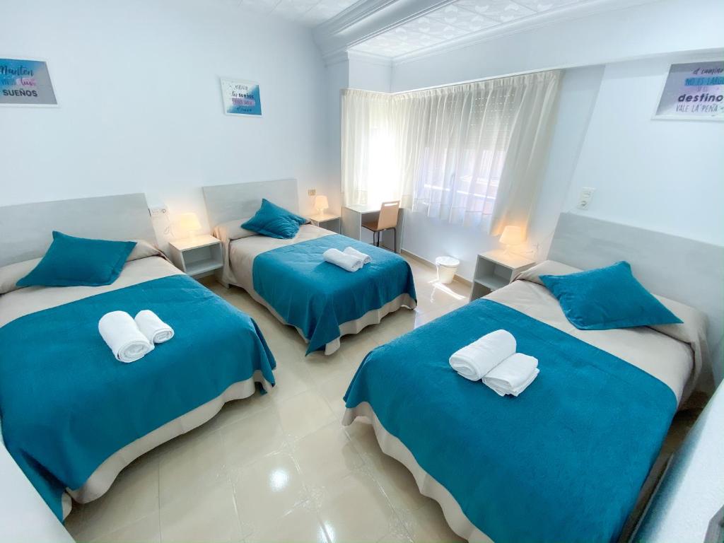 A bed or beds in a room at Habitaciones Callosa