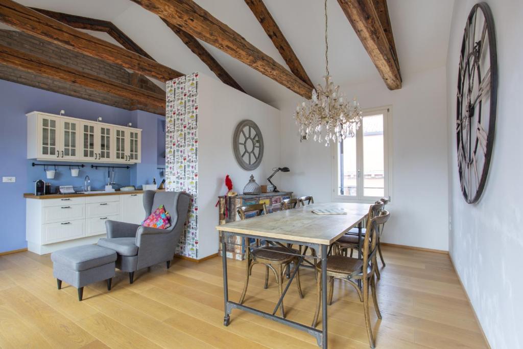 a kitchen and dining room with a table and chairs at Terrazza Rialto in Venice