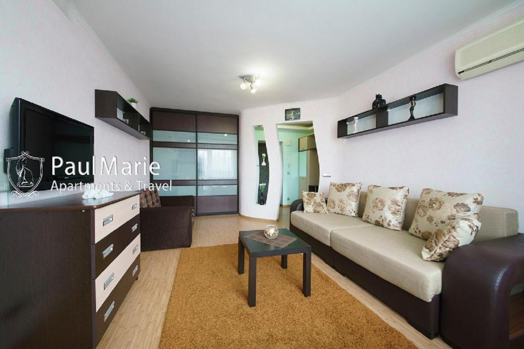 a living room with a couch and a tv at PaulMarie Apartments on Shahterov in Salihorsk