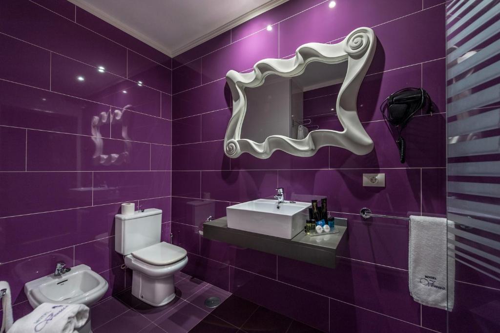 A bathroom at Motel Venus La Coruña