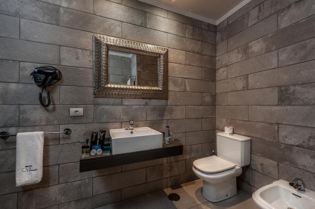 A bathroom at Motel Venus La Coruña