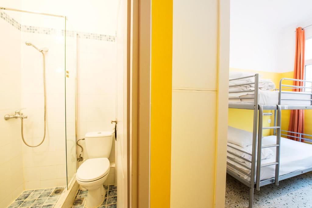 Vannituba majutusasutuses Safestay Athens Monastiraki